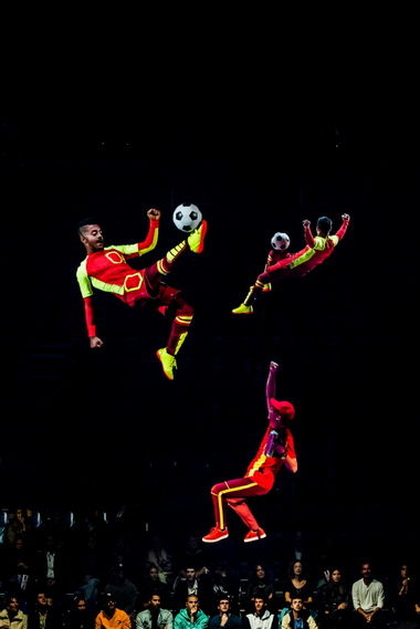 Messi 10 by Cirque Du soleil