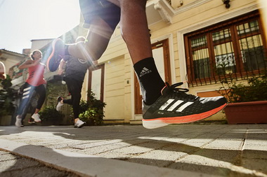 Adidas,  más rápido que..